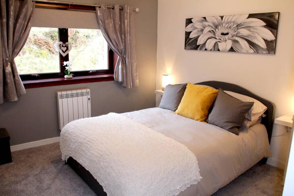 Premium Ground Floor Apartment, Near Fort William Town Centre Екстер'єр фото