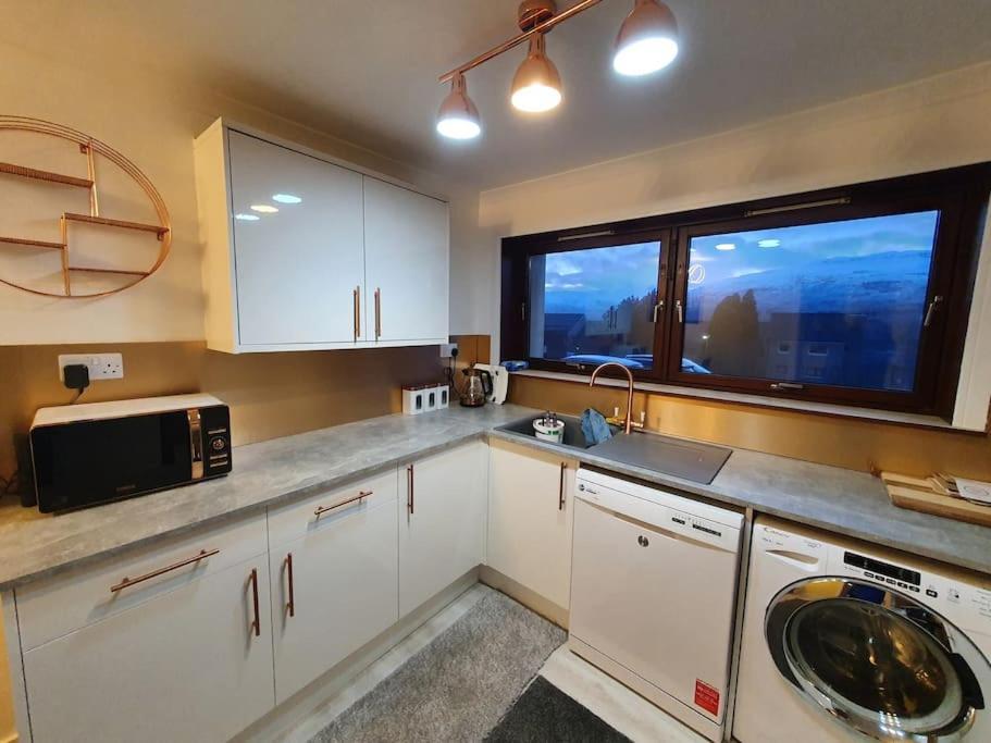 Premium Ground Floor Apartment, Near Fort William Town Centre Екстер'єр фото
